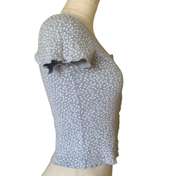 Brandy Melville Blue Floral Button Front Crop Top Short Sleeve Ribbed Stretch - Picture 5 of 9
